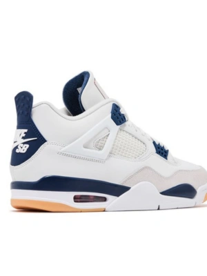 2 Nike SB × Air Jordan 4 Rétro SP